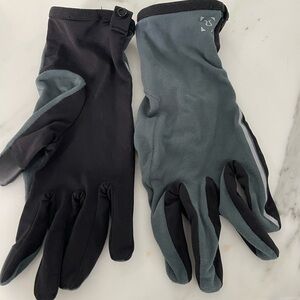 lululemon athletica Two-Tone Outdoor Gloves — Black & Slate Green